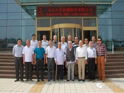 兗州區(qū)委常委、組織部長徐繼瑞一行領(lǐng)導(dǎo)蒞臨天意參觀指導(dǎo)工作