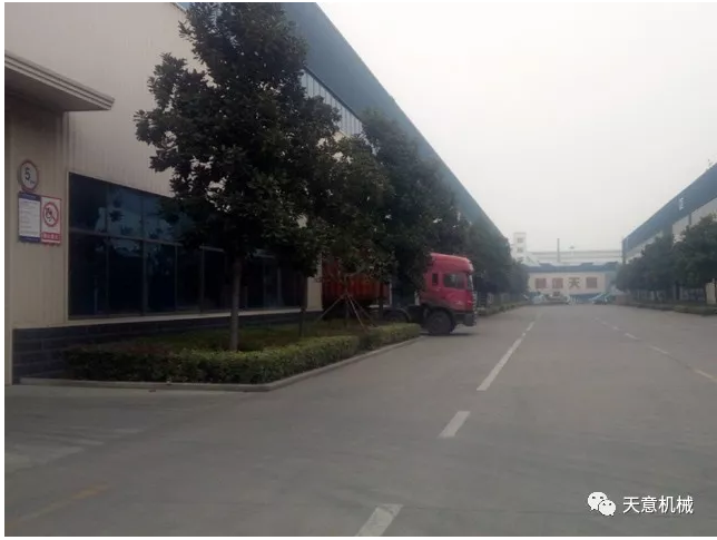 天意機(jī)械為柬埔寨客戶加工生產(chǎn)年產(chǎn)80萬平方輕質(zhì)墻板生產(chǎn)線成功裝車啟運(yùn)！