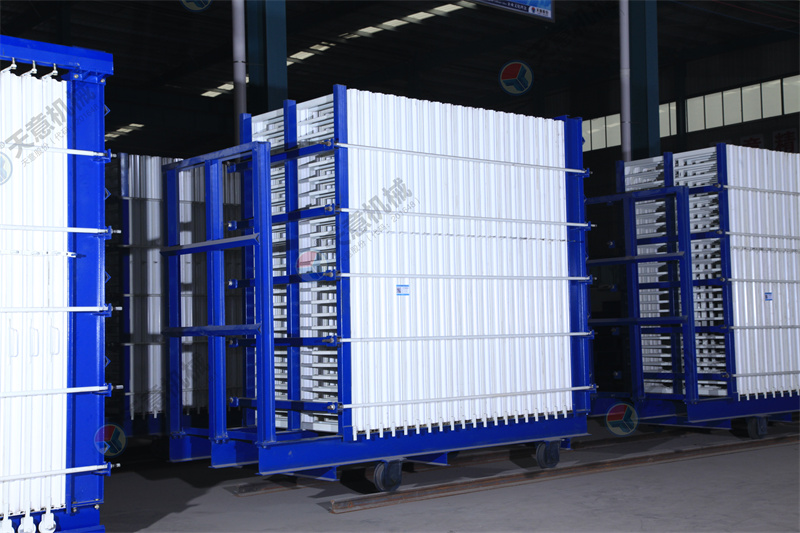 一次成型40塊板的復(fù)合墻板機(jī)，究竟有多好？